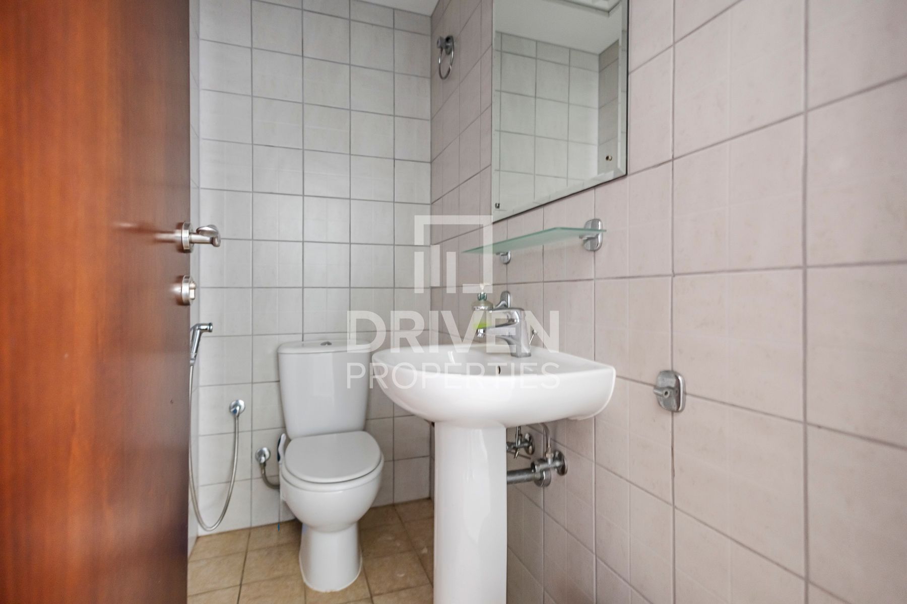 Vacant High Floor Fitted Near Metro