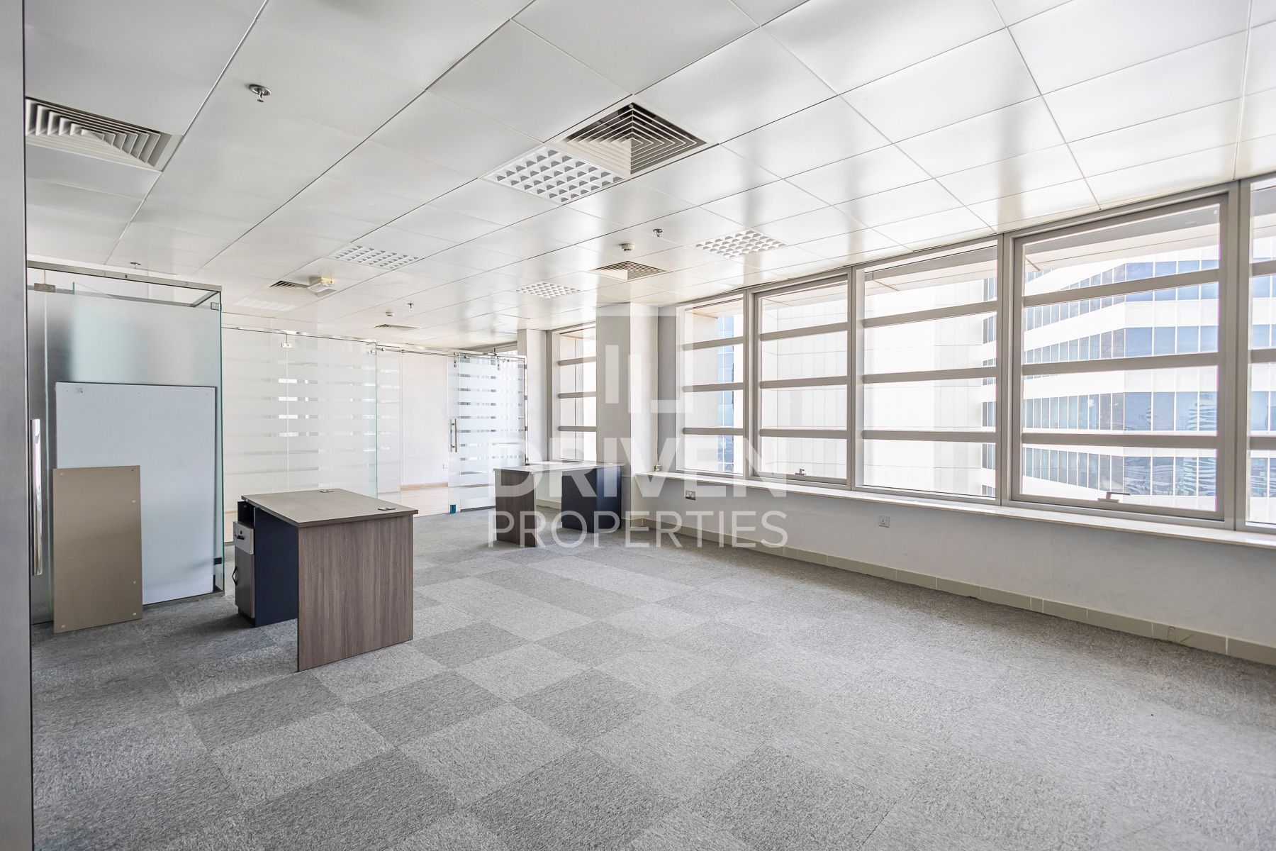 Vacant High Floor Fitted Near Metro