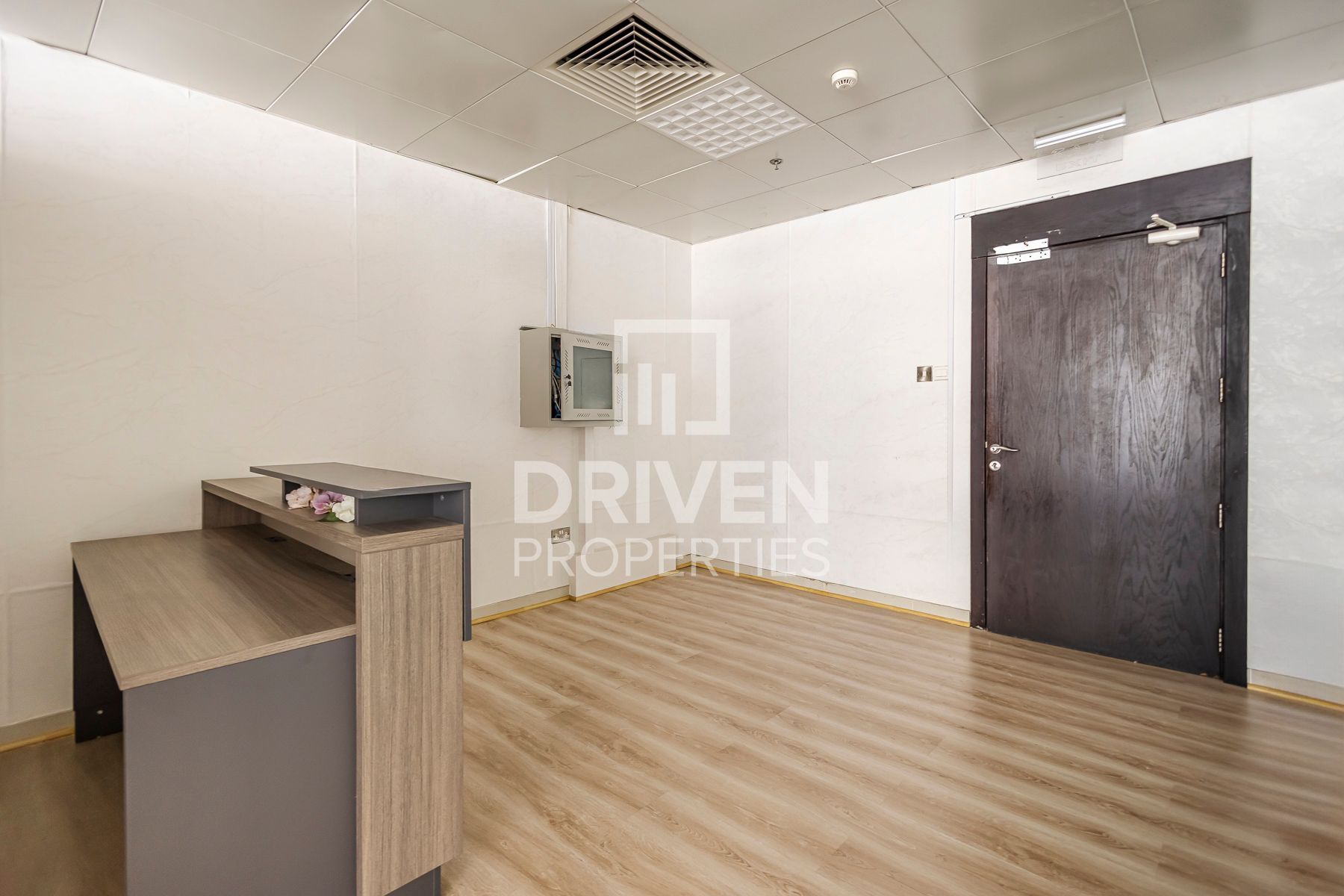 Vacant High Floor Fitted Near Metro