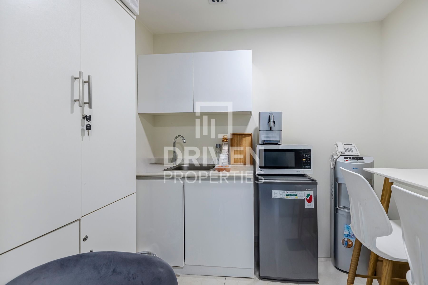 Fully Fitted Prime Location Fully Furnished