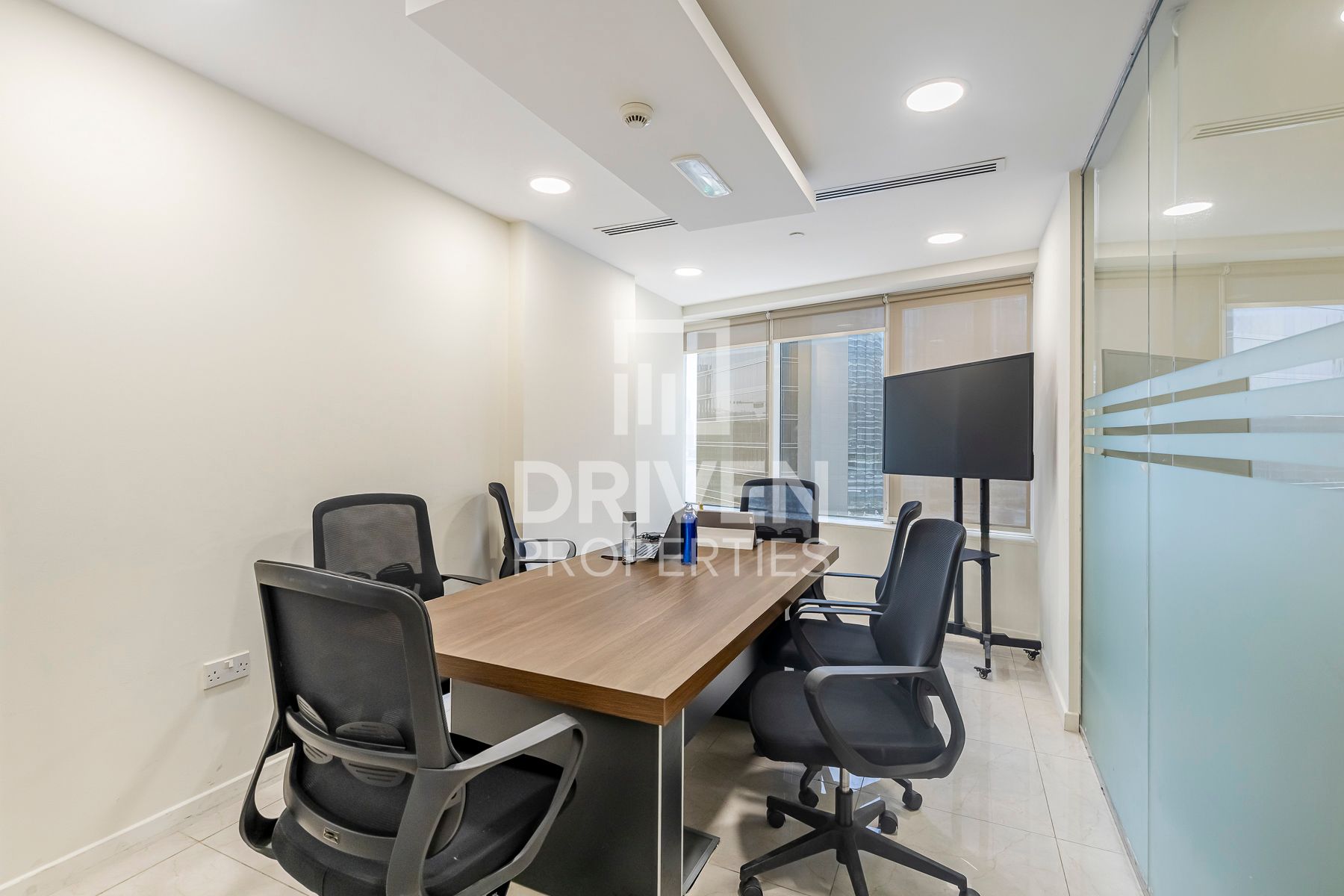 Fully Fitted Prime Location Fully Furnished