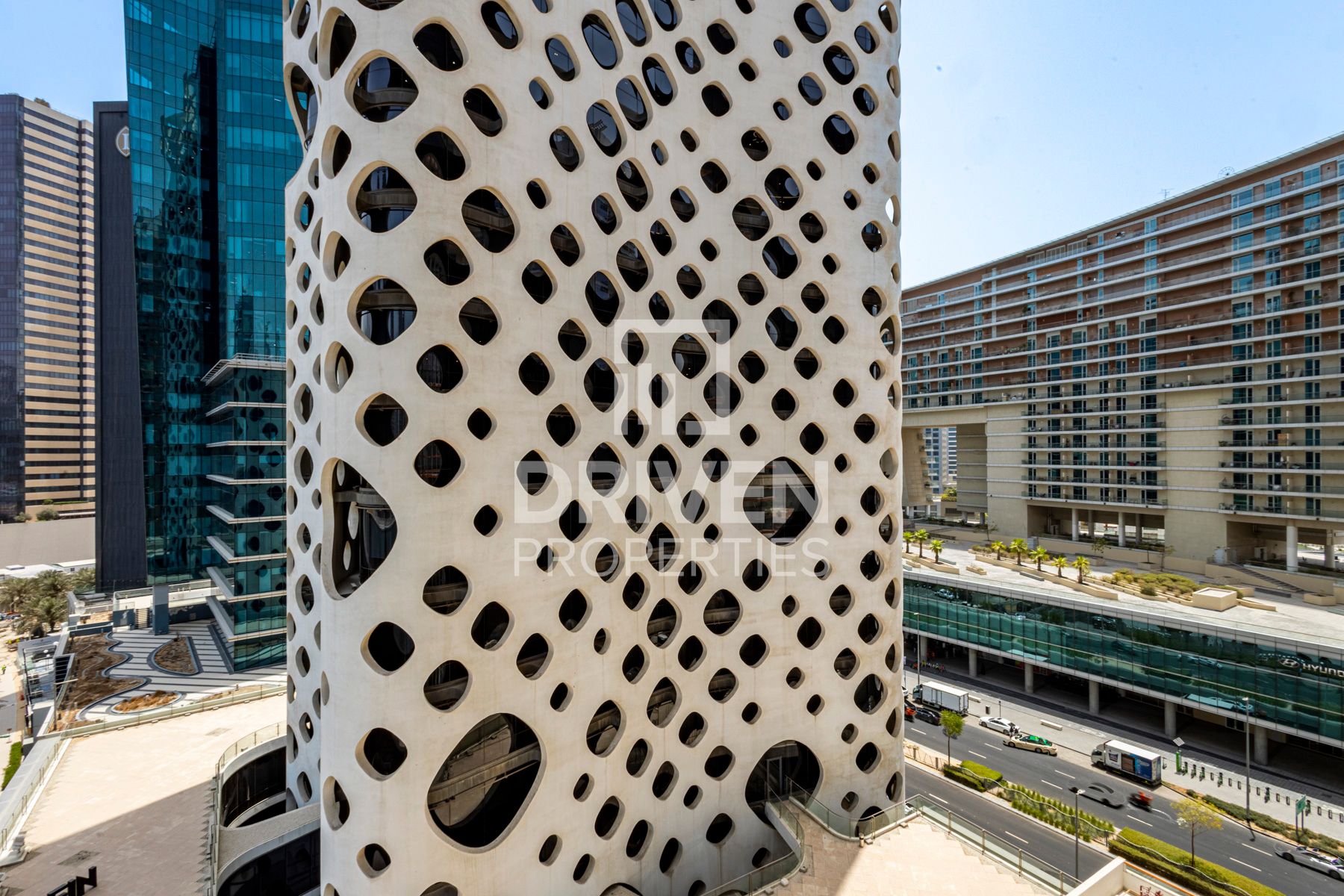 Bright Spectacular Canal View Well Maintained