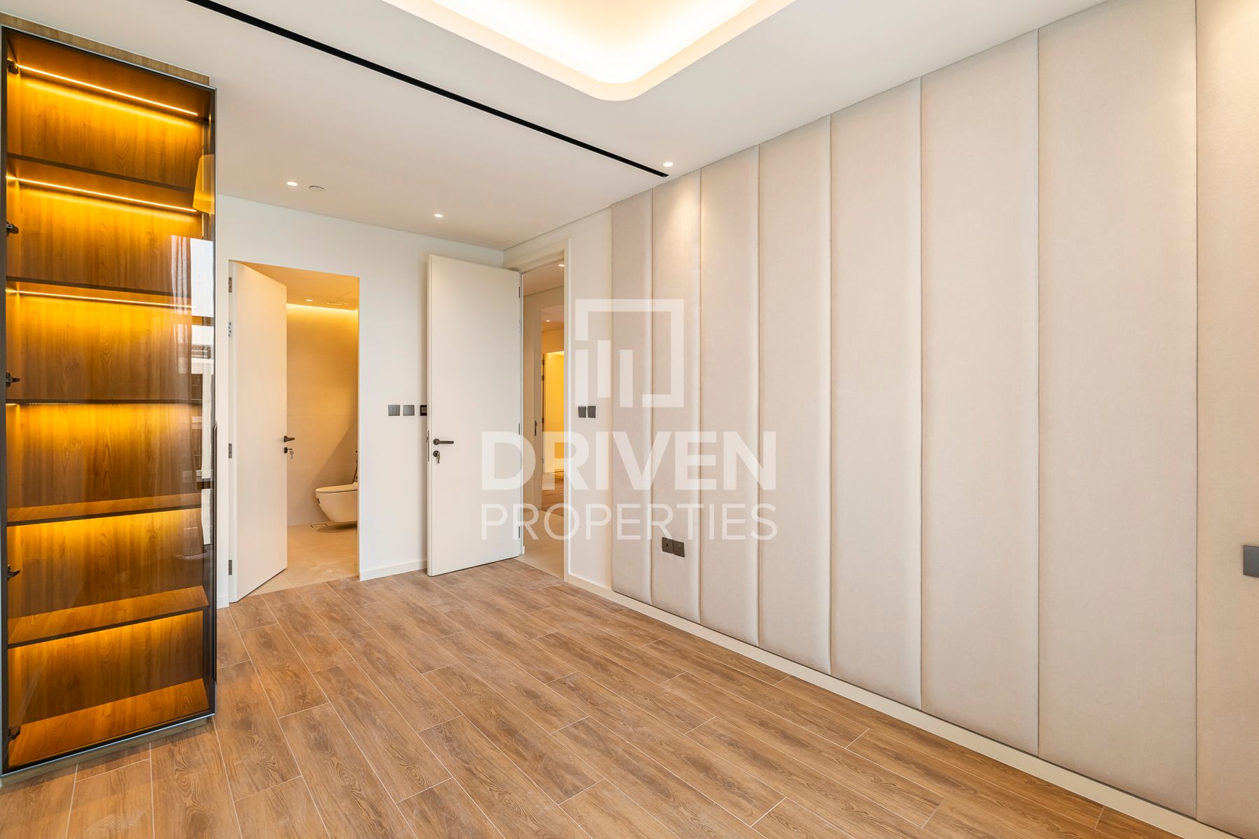 Upgraded Spacious Modern Layout High Floor