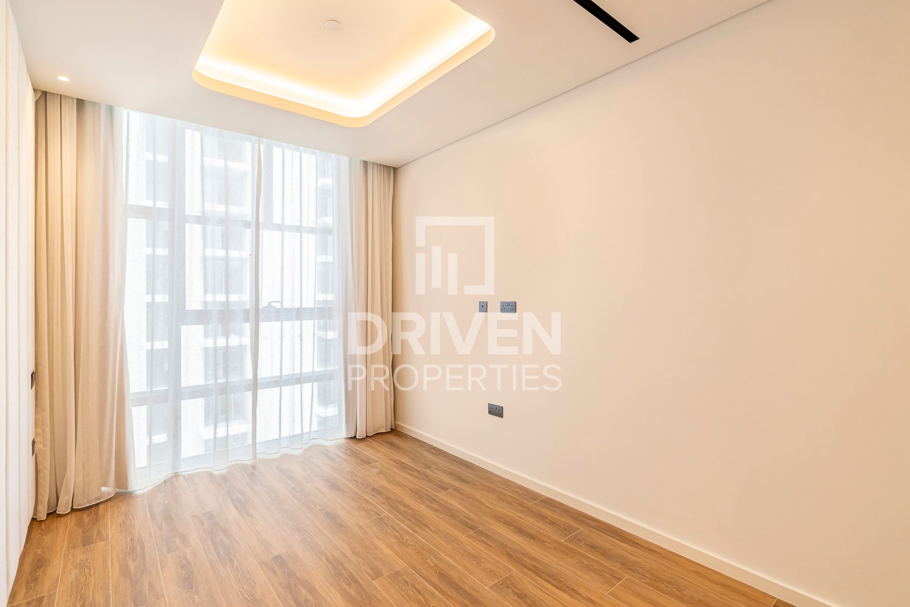 Upgraded Spacious Modern Layout High Floor