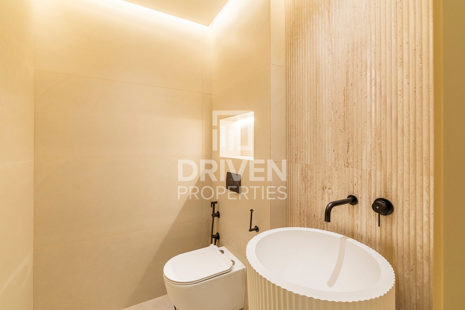 Upgraded Spacious Modern Layout High Floor