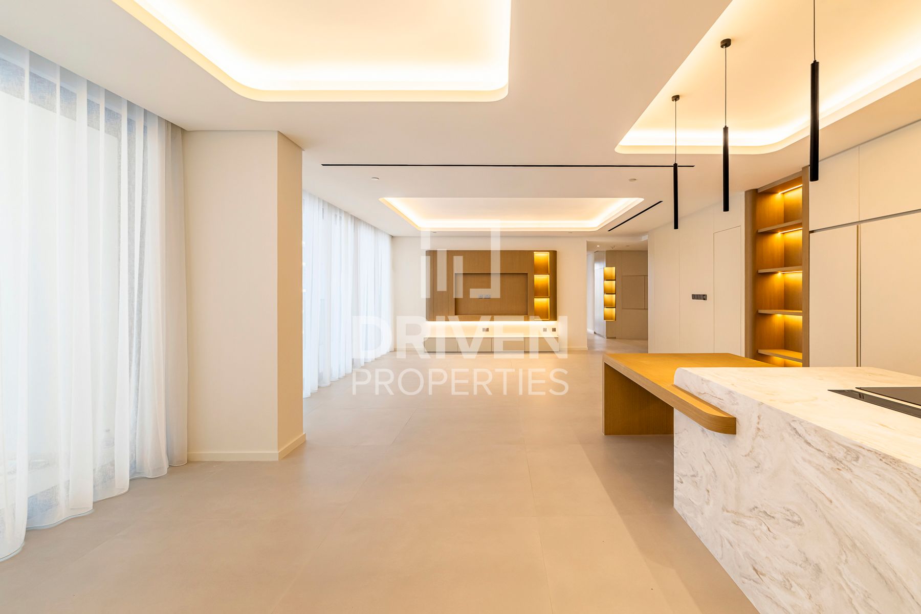 Upgraded Spacious Modern Layout High Floor