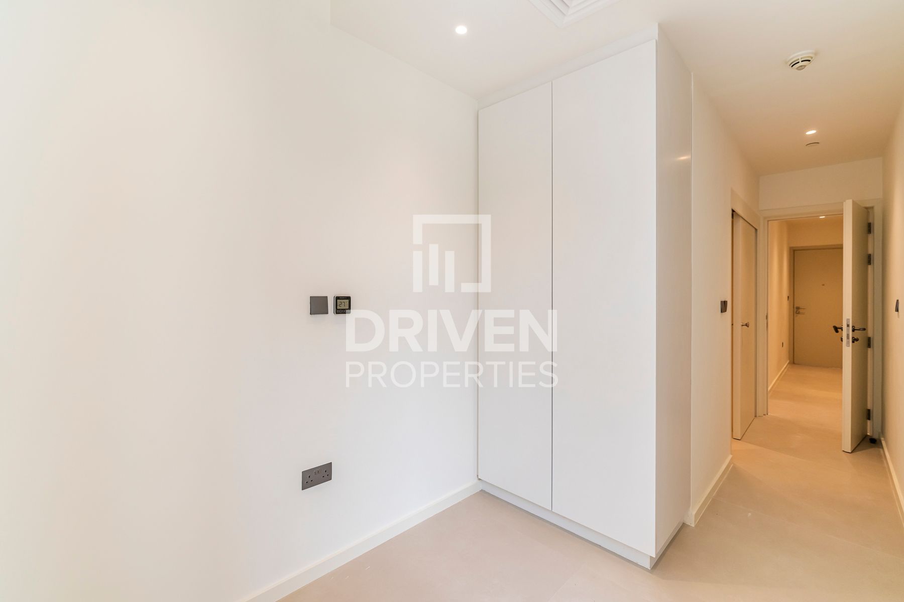 Upgraded Spacious Modern Layout High Floor