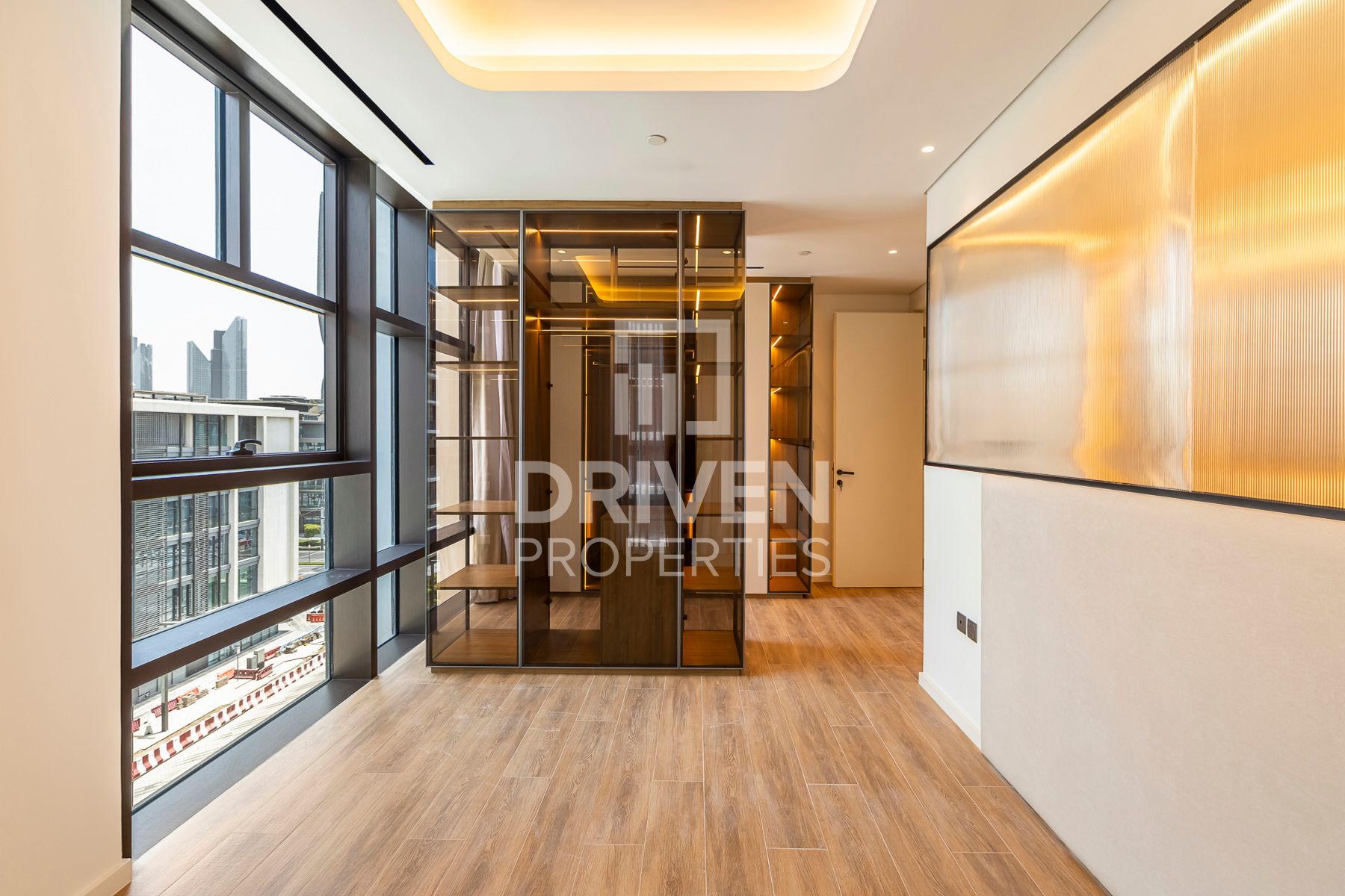 Upgraded Spacious Modern Layout High Floor