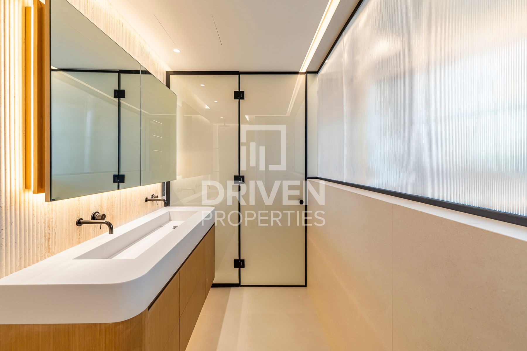 Upgraded Spacious Modern Layout High Floor