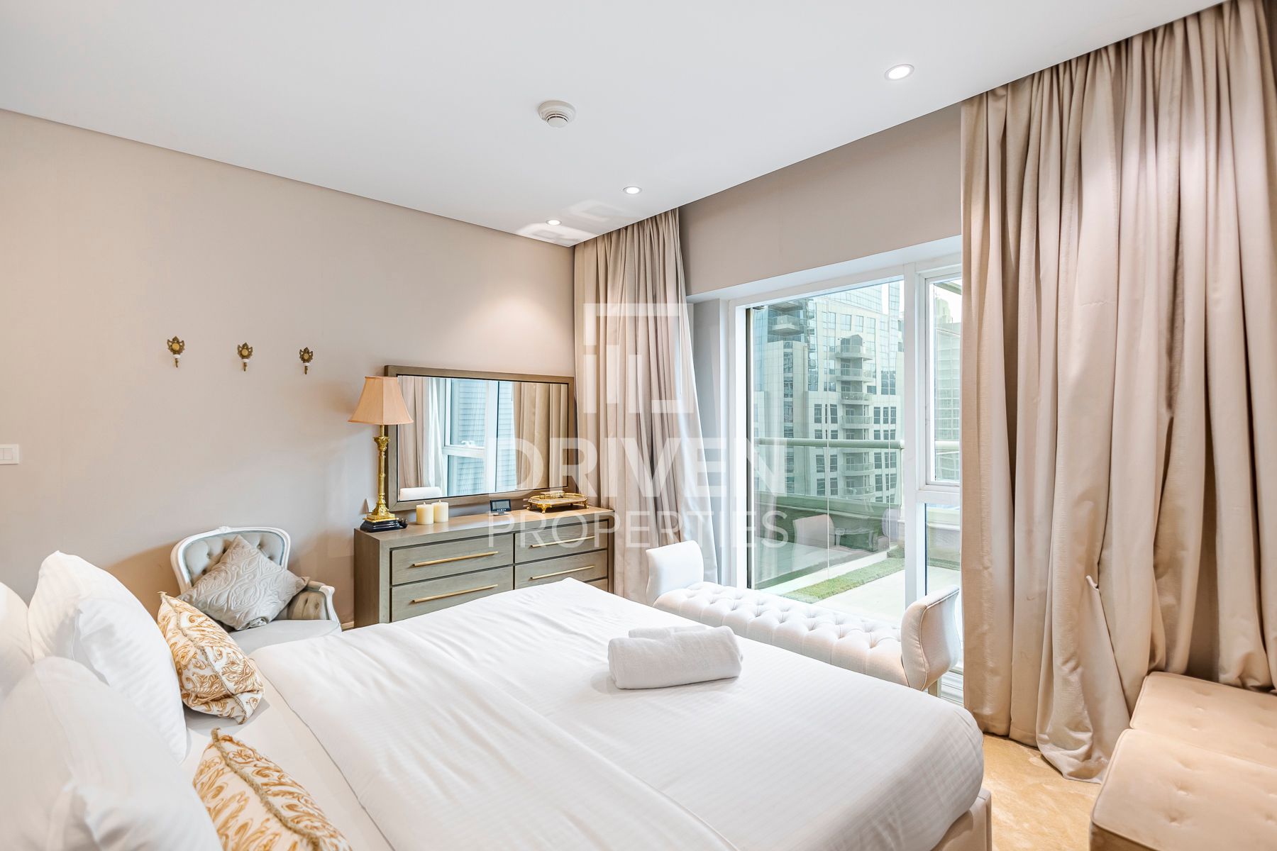 Elegant Lifestyle Canal and Burj View Spacious