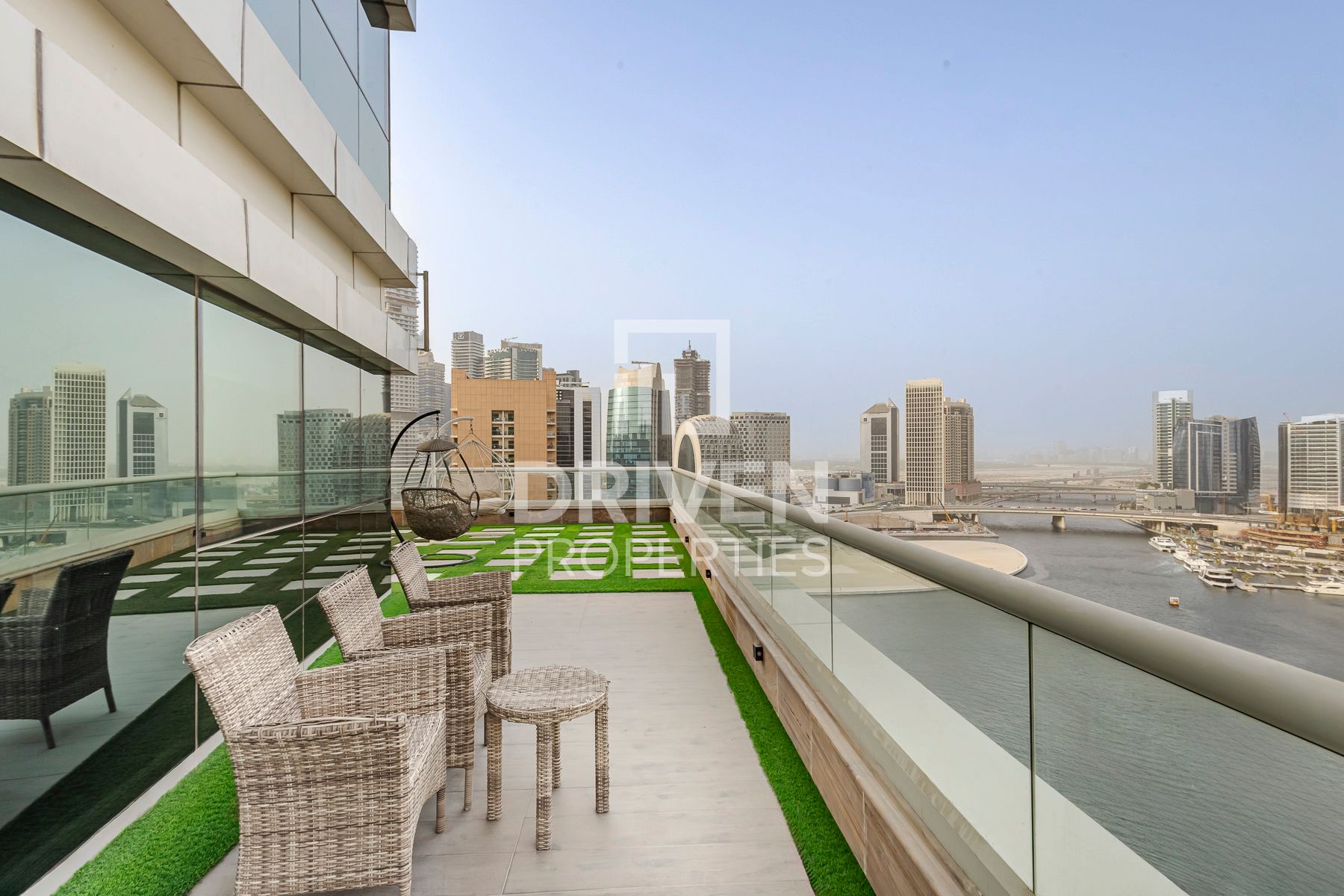 Elegant Lifestyle Canal and Burj View Spacious