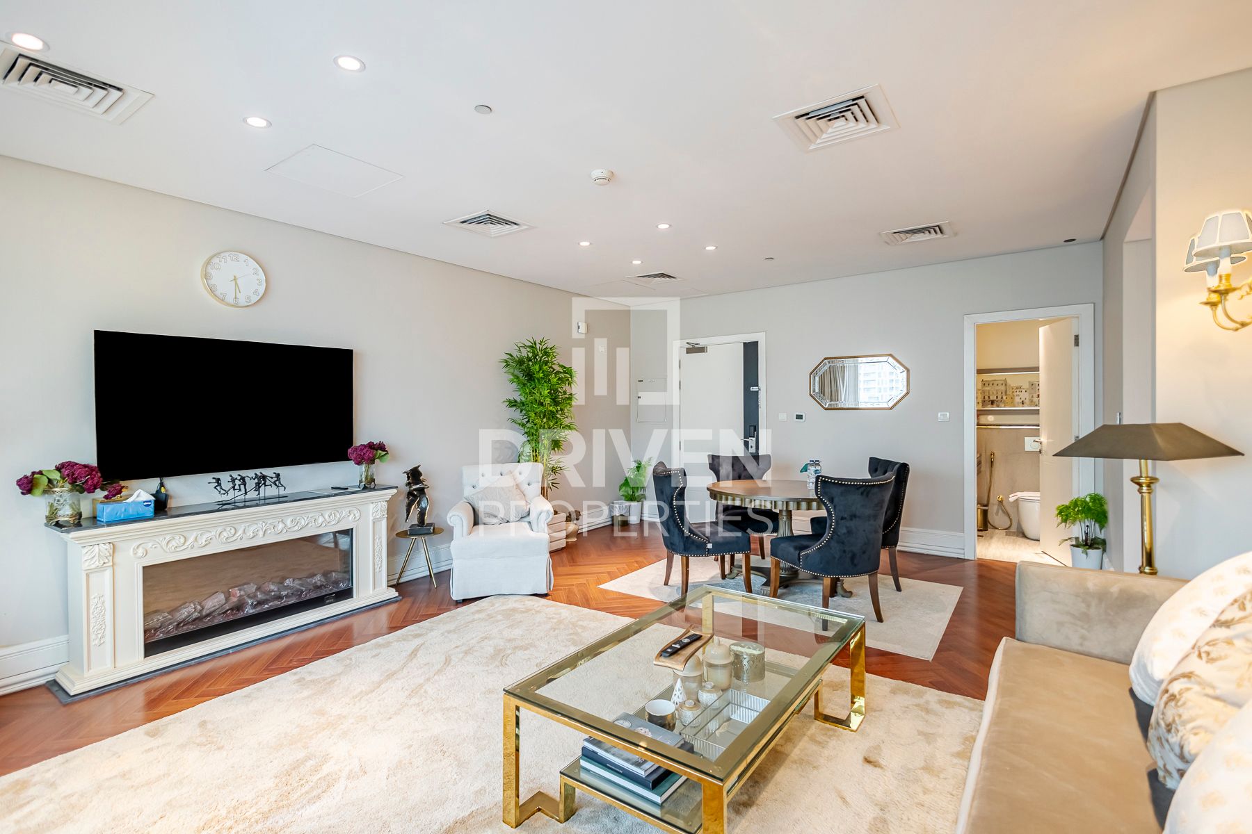 Elegant Lifestyle Canal and Burj View Spacious