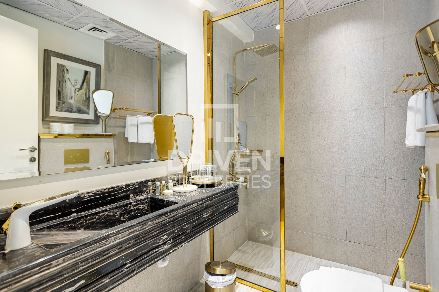 Elegant Lifestyle Canal and Burj View Spacious