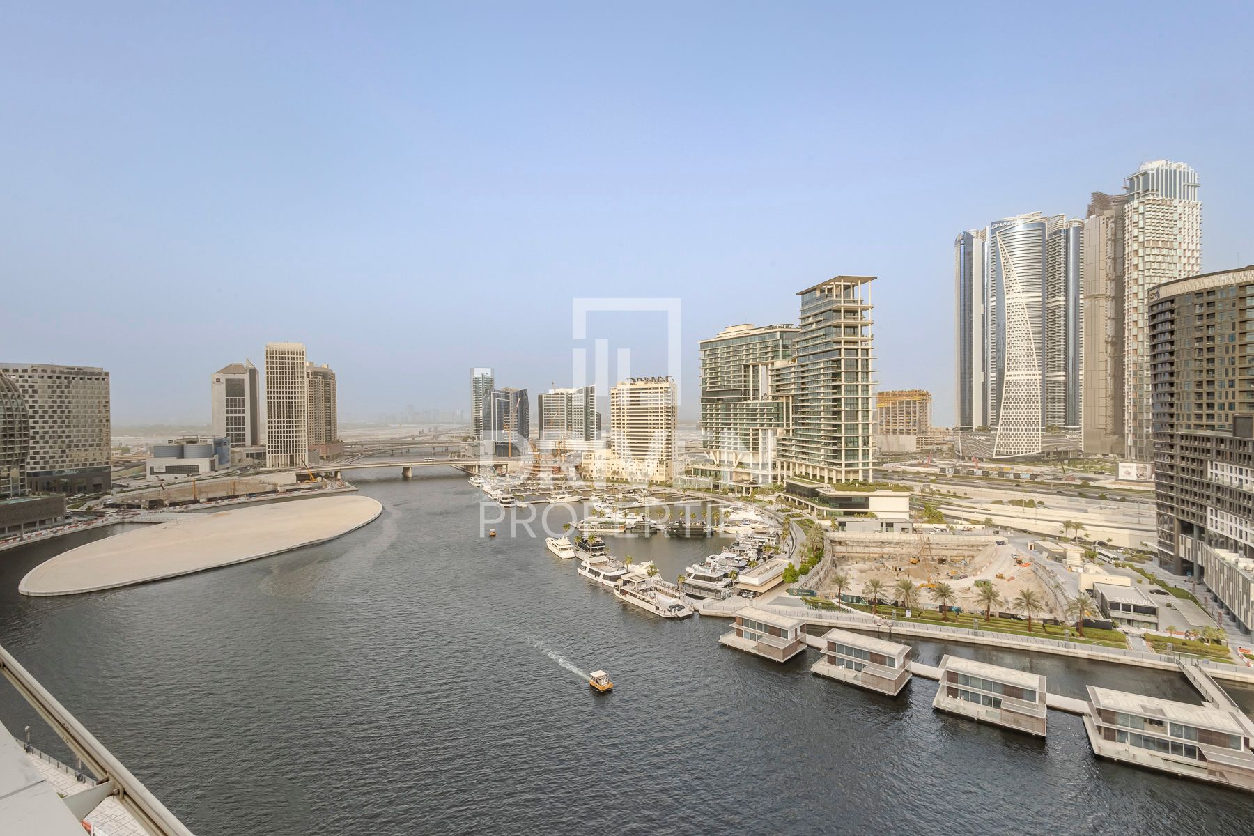 Elegant Lifestyle Canal and Burj View Spacious