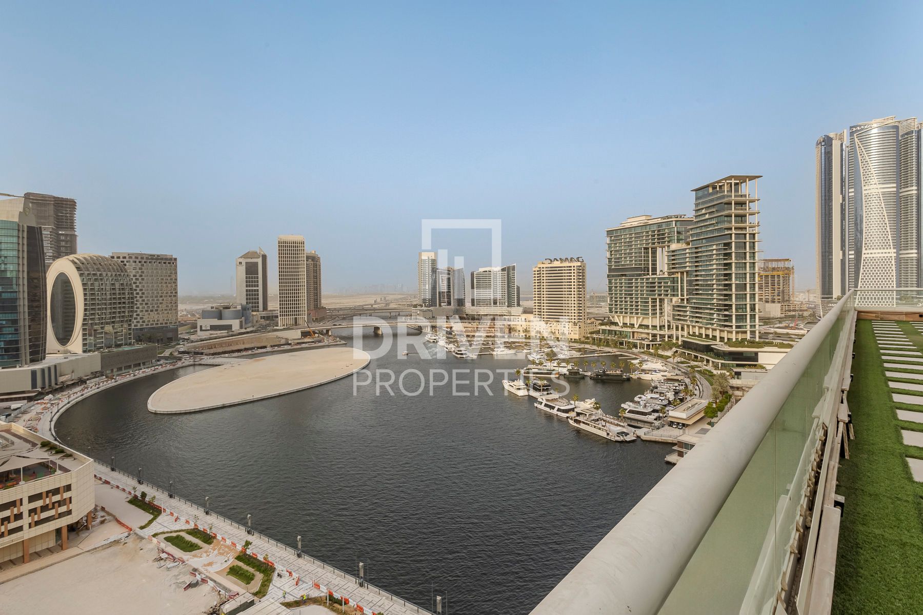 Elegant Lifestyle Canal and Burj View Spacious