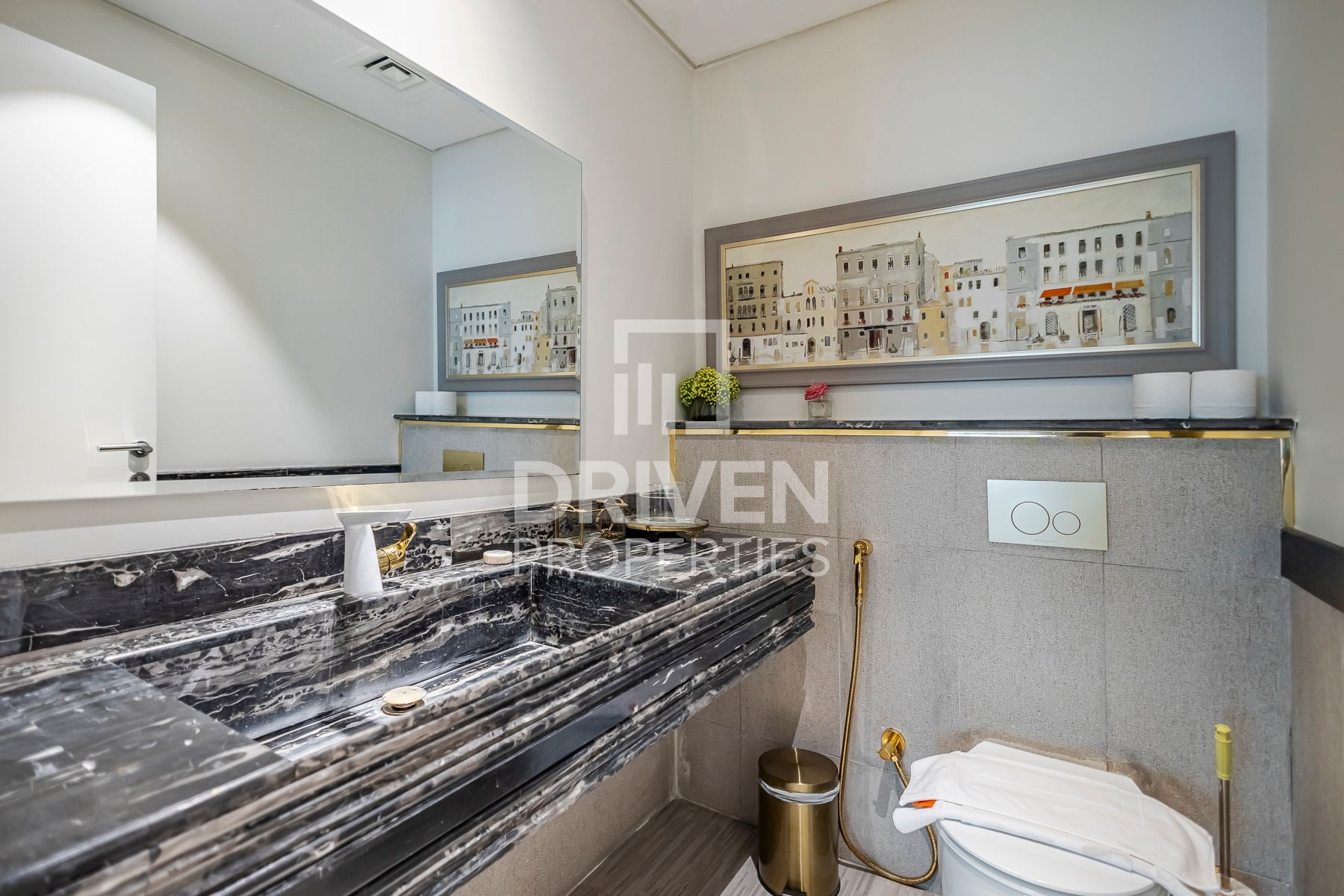 Elegant Lifestyle Canal and Burj View Spacious