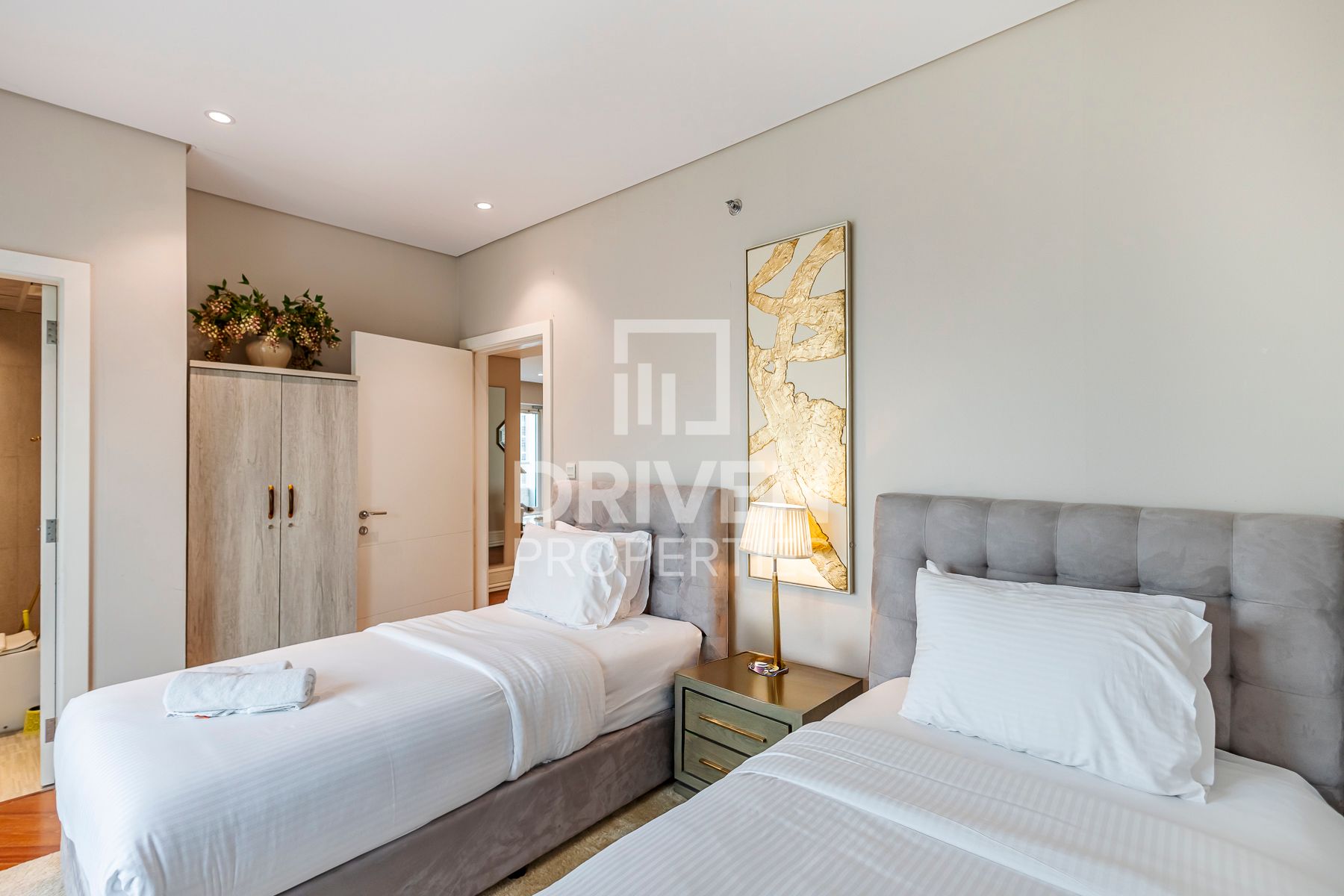 Elegant Lifestyle Canal and Burj View Spacious