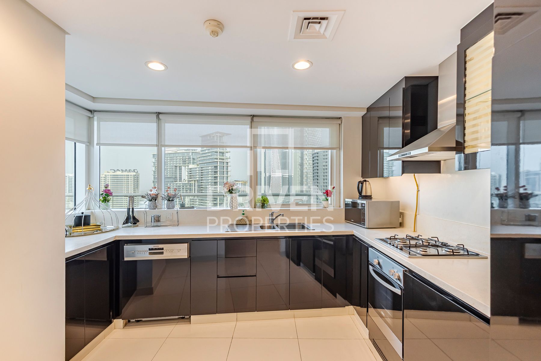 Elegant Lifestyle Canal and Burj View Spacious