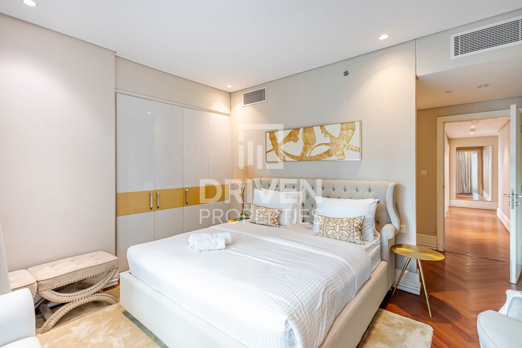 Elegant Lifestyle Canal and Burj View Spacious