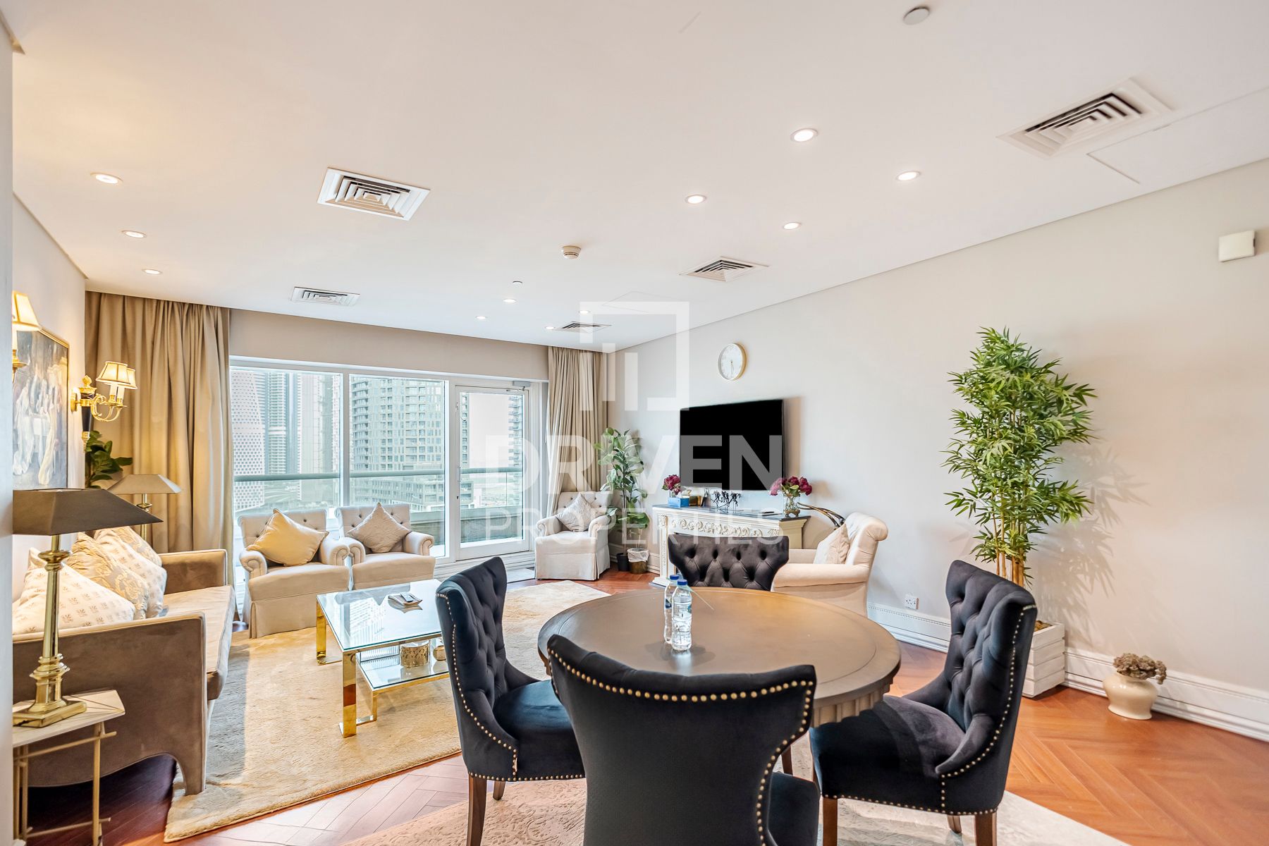 Elegant Lifestyle Canal and Burj View Spacious