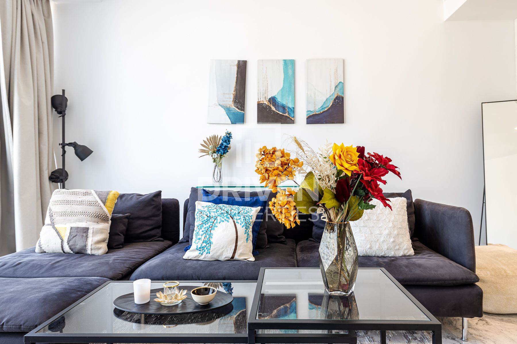 Furnished Refined Modern Apartment Desirable Location