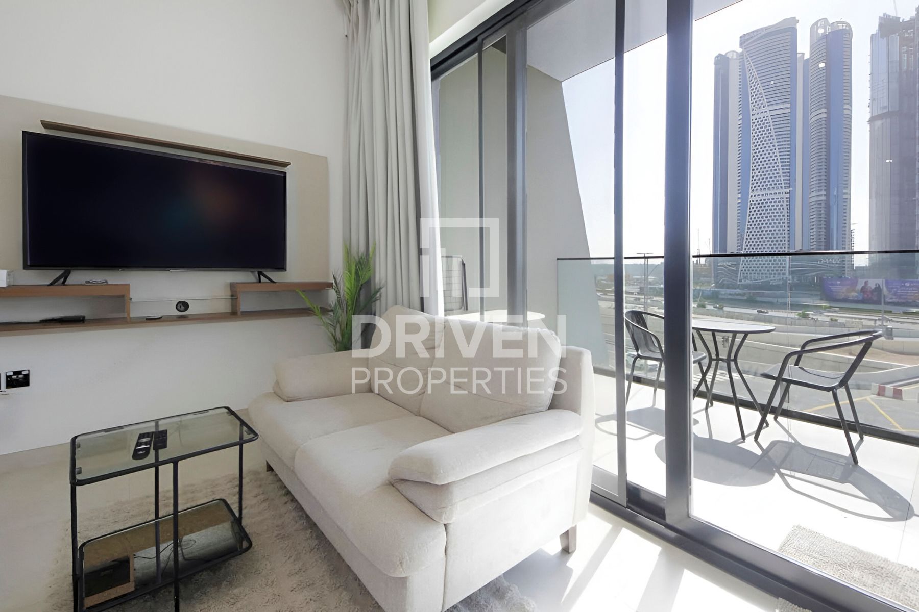 Lavish Unit Fully Furnished Prime Location