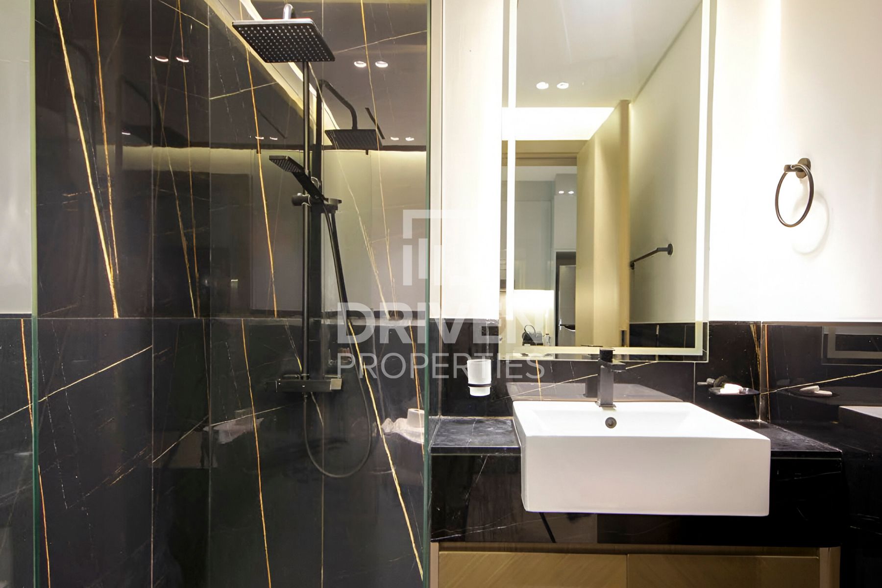 Lavish Unit Fully Furnished Prime Location