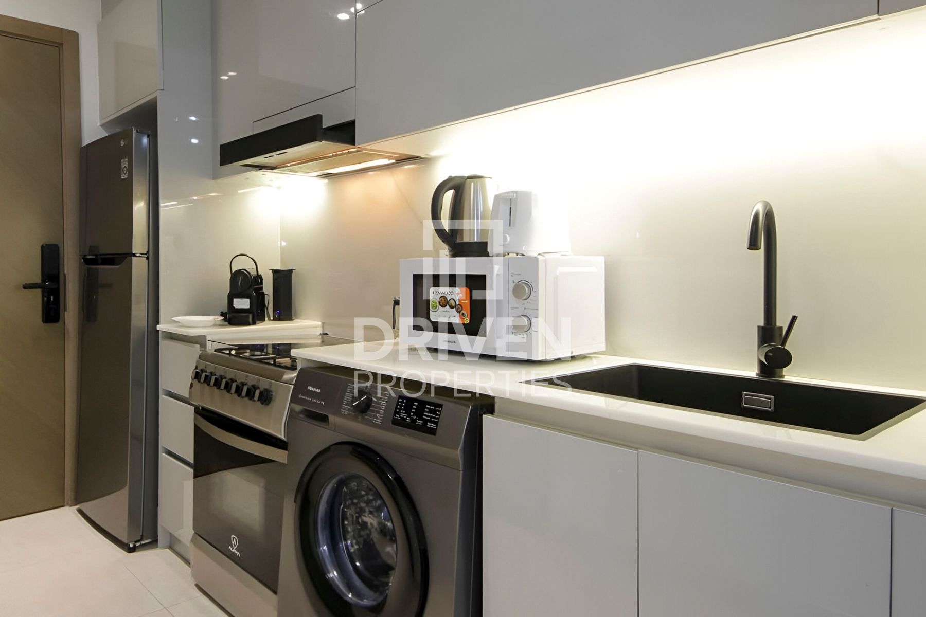 Lavish Unit Fully Furnished Prime Location