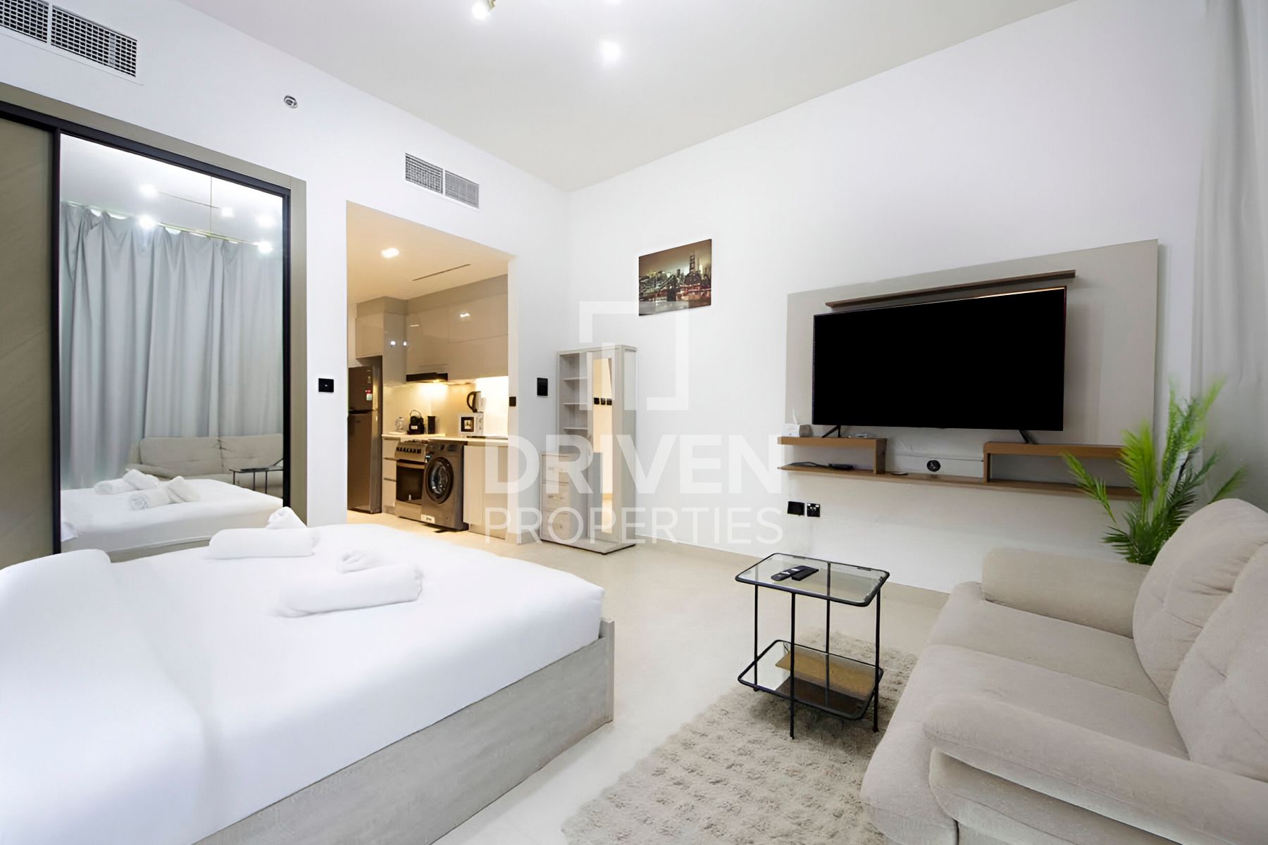 Lavish Unit Fully Furnished Prime Location