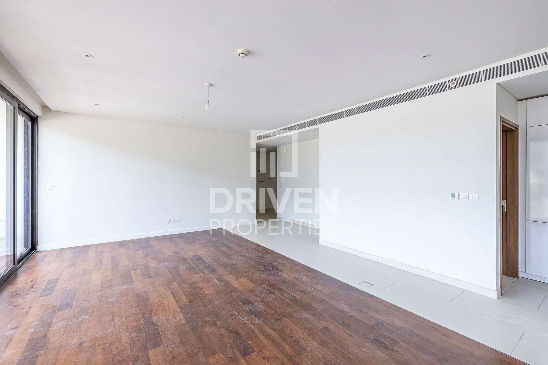 Stunning Apartment with Maids Room Boulevard View