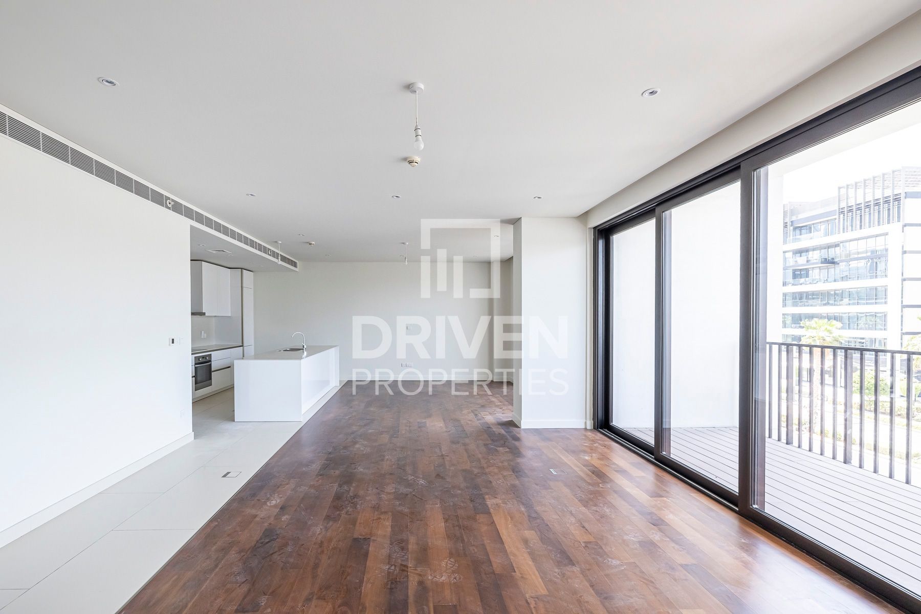 Stunning Apartment with Maids Room Boulevard View