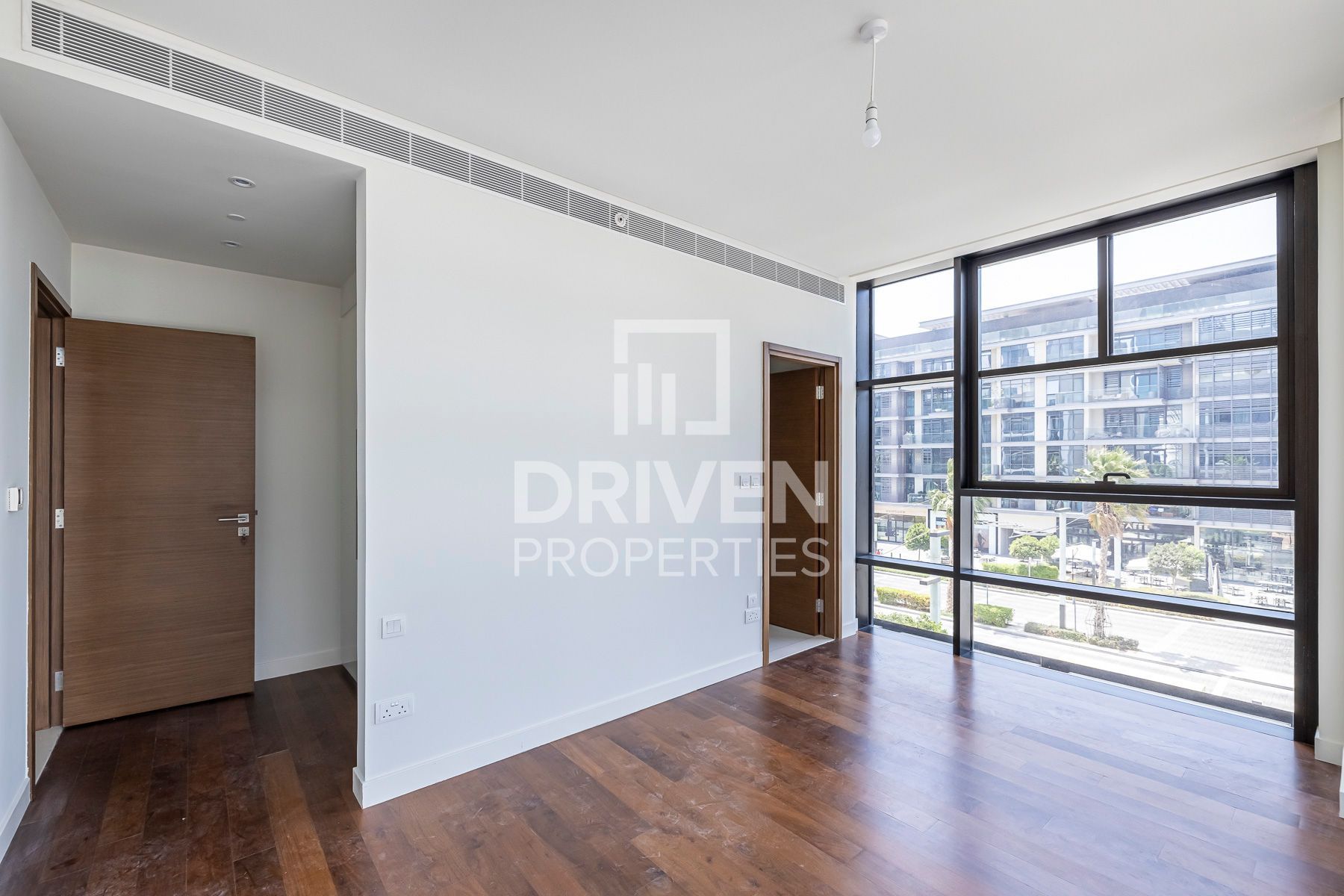 Stunning Apartment with Maids Room Boulevard View