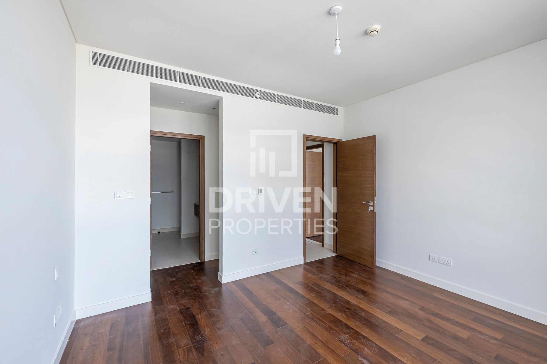 Stunning Apartment with Maids Room Boulevard View