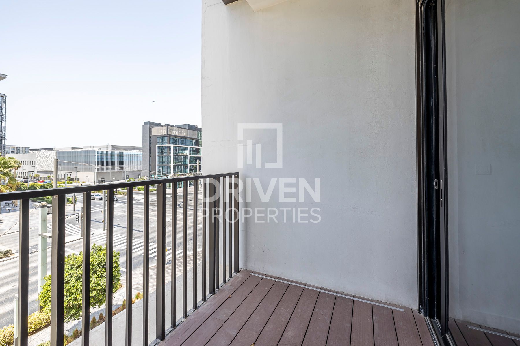 Stunning Apartment with Maids Room Boulevard View