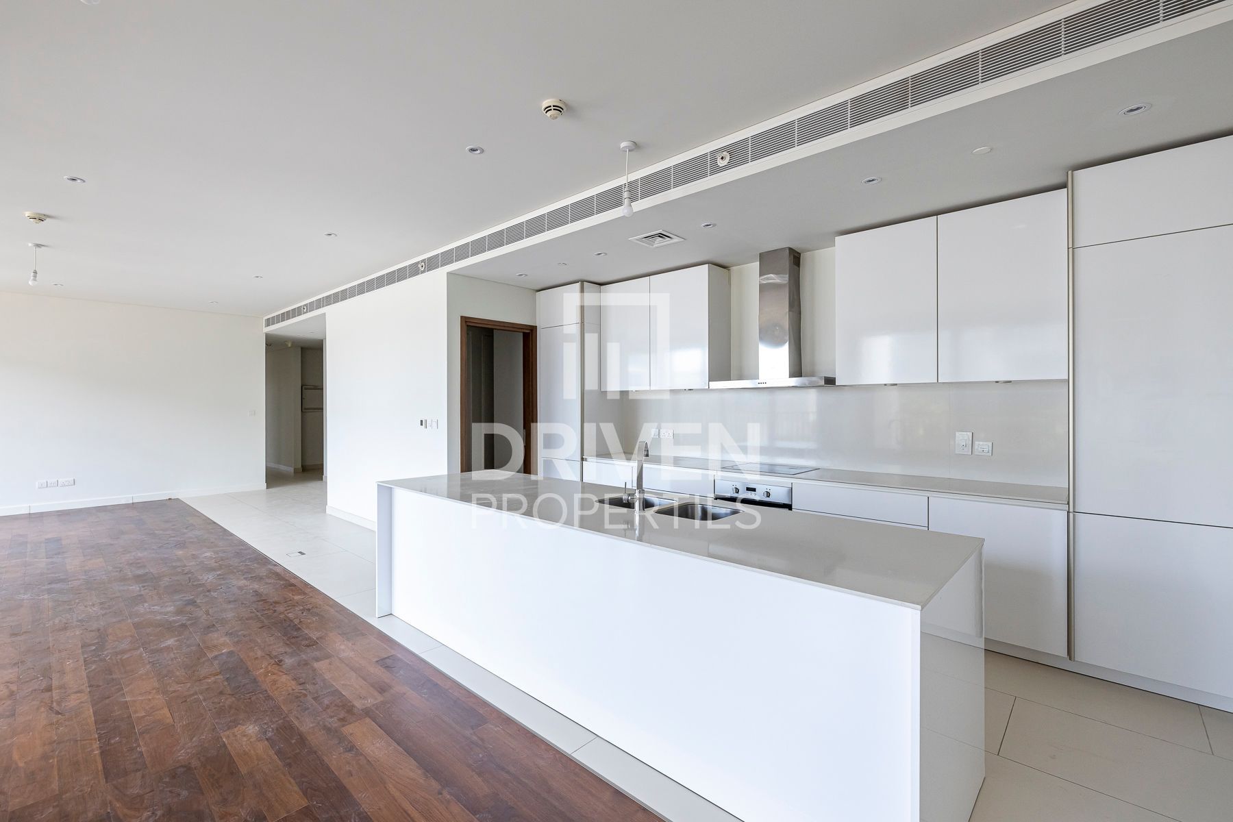 Stunning Apartment with Maids Room Boulevard View