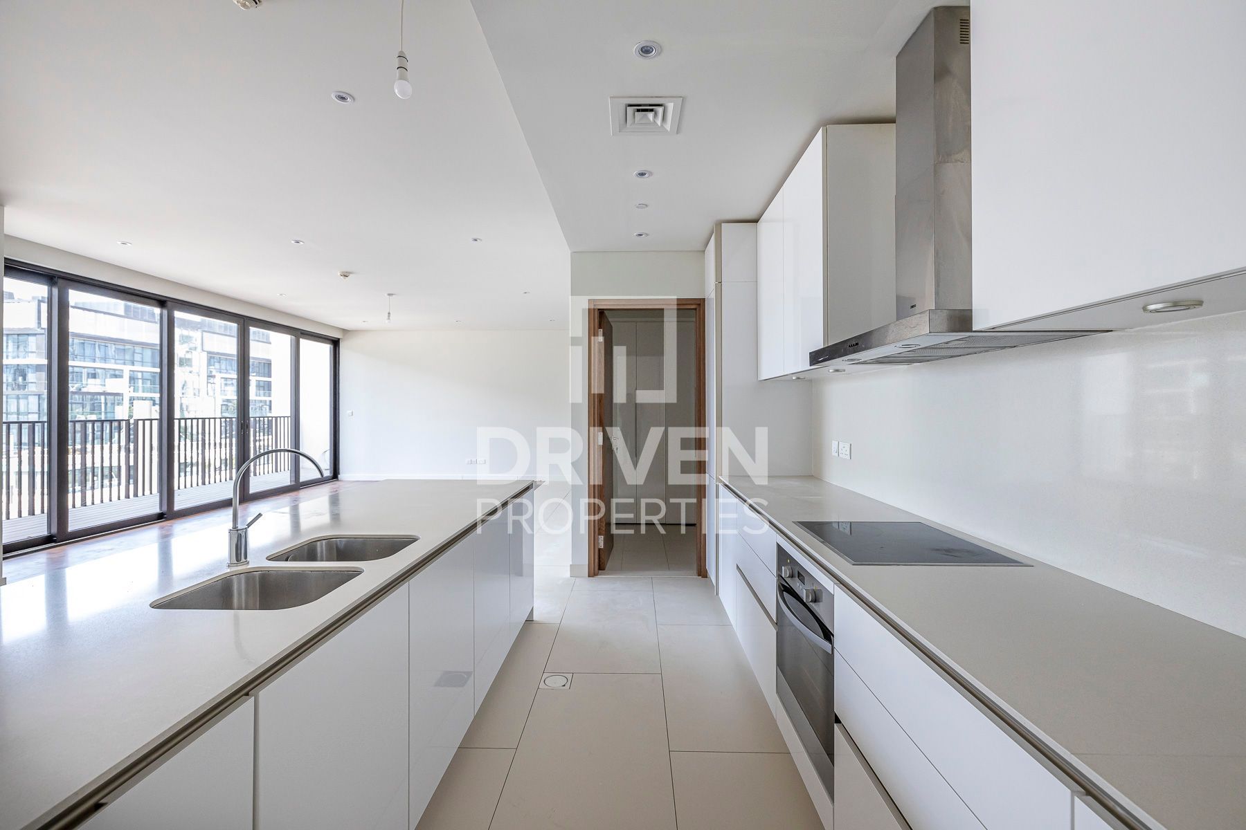 Stunning Apartment with Maids Room Boulevard View