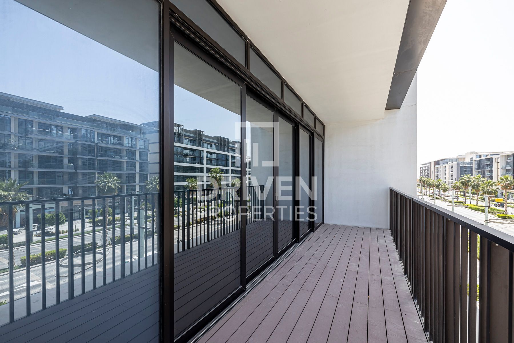 Stunning Apartment with Maids Room Boulevard View