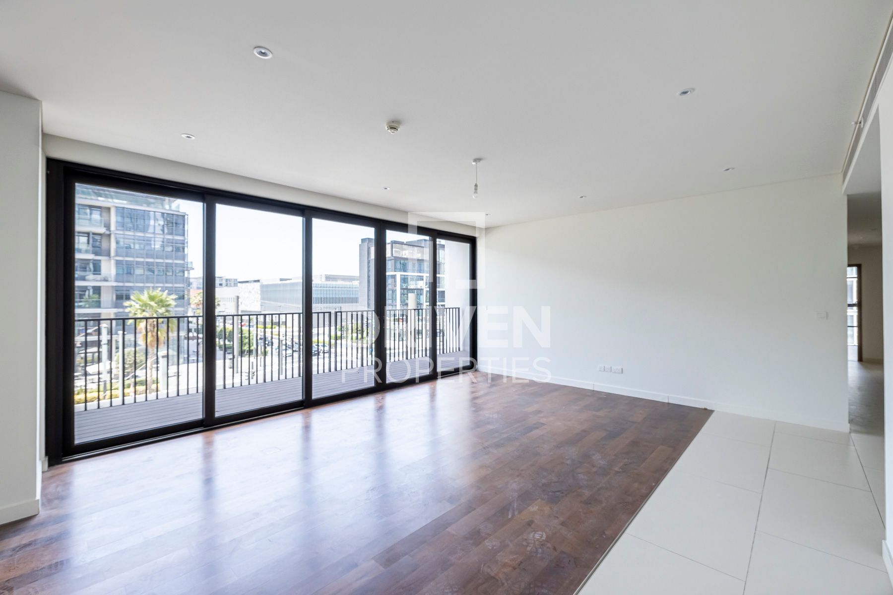 Stunning Apartment with Maids Room Boulevard View