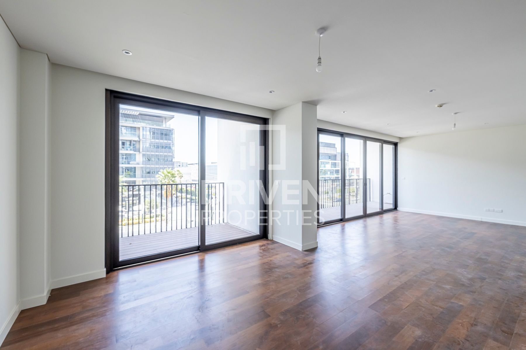 Stunning Apartment with Maids Room Boulevard View