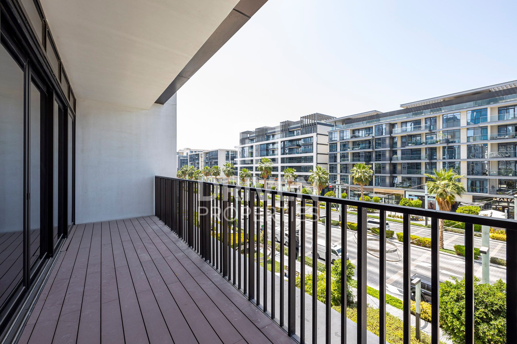 Stunning Apartment with Maids Room Boulevard View