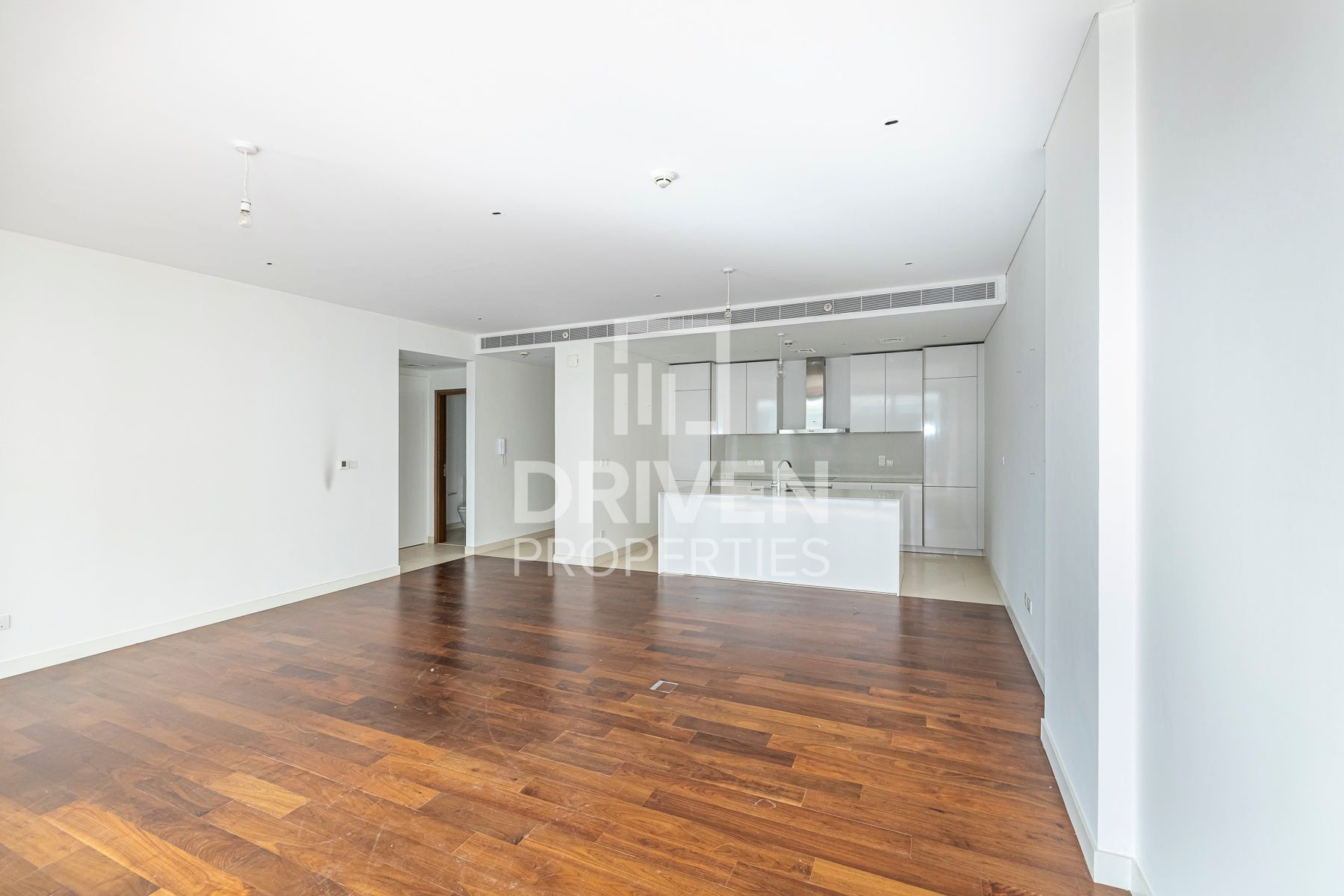 Spacious and Bright Apartment Ready to Move in