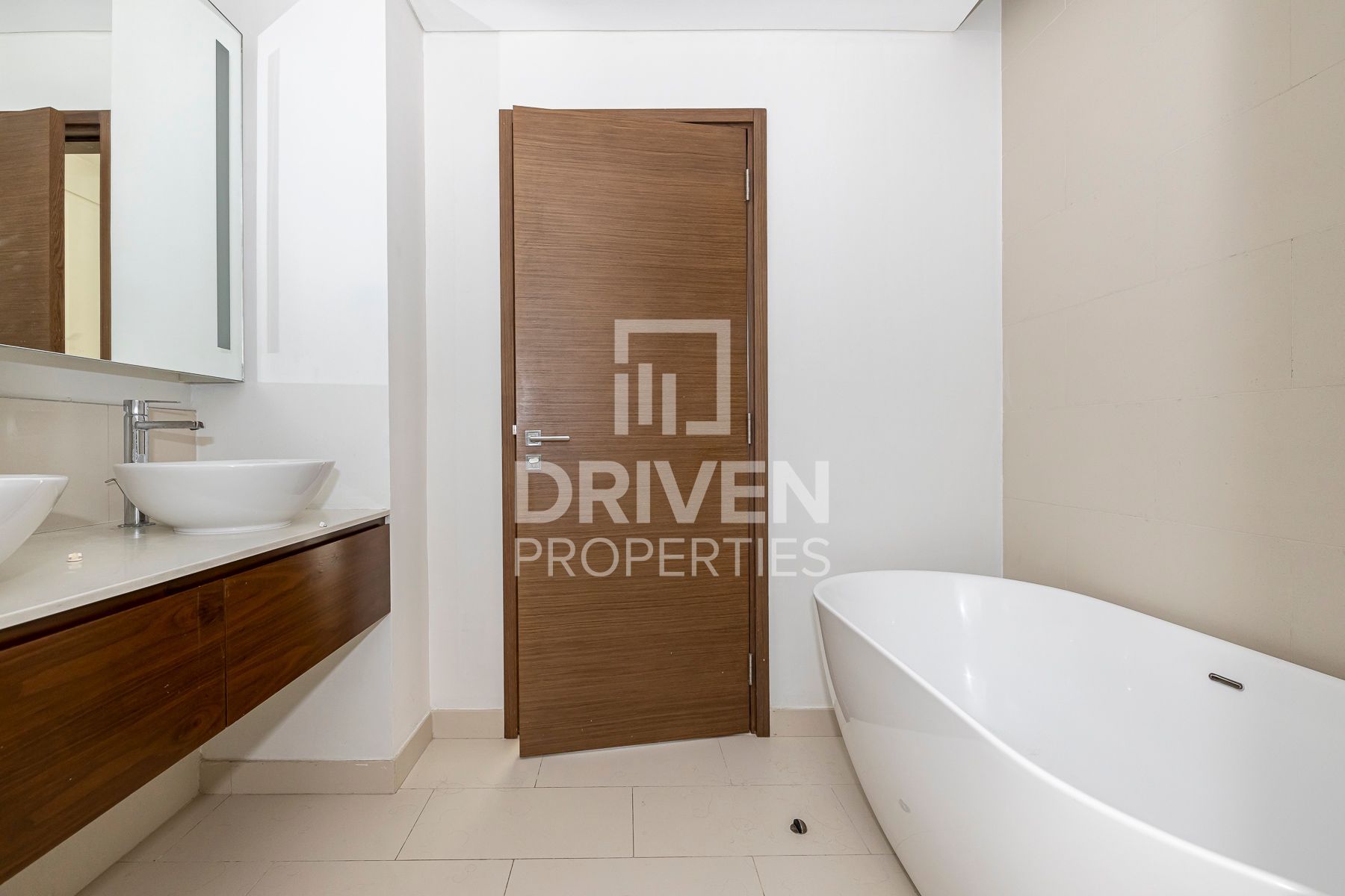 Spacious and Bright Apartment Ready to Move in