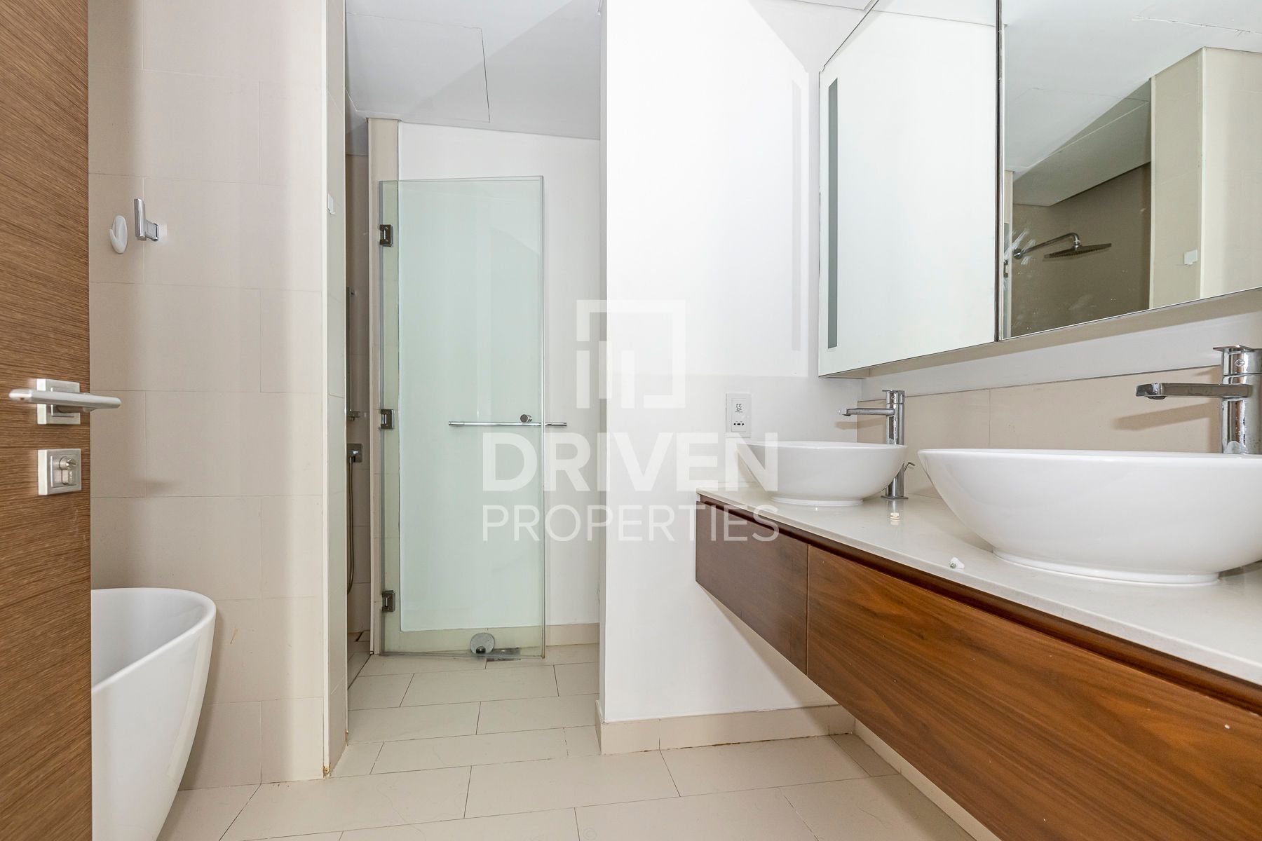 Spacious and Bright Apartment Ready to Move in