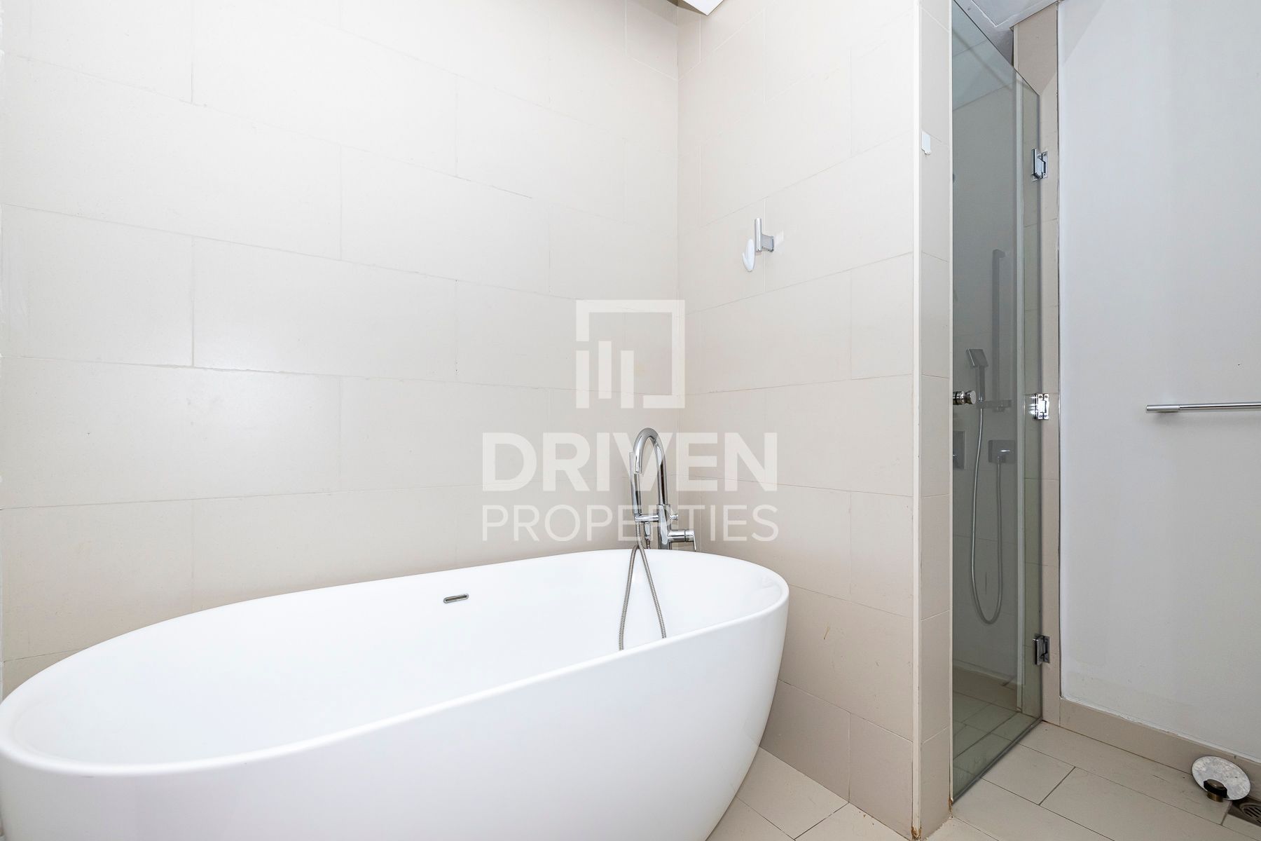 Spacious and Bright Apartment Ready to Move in