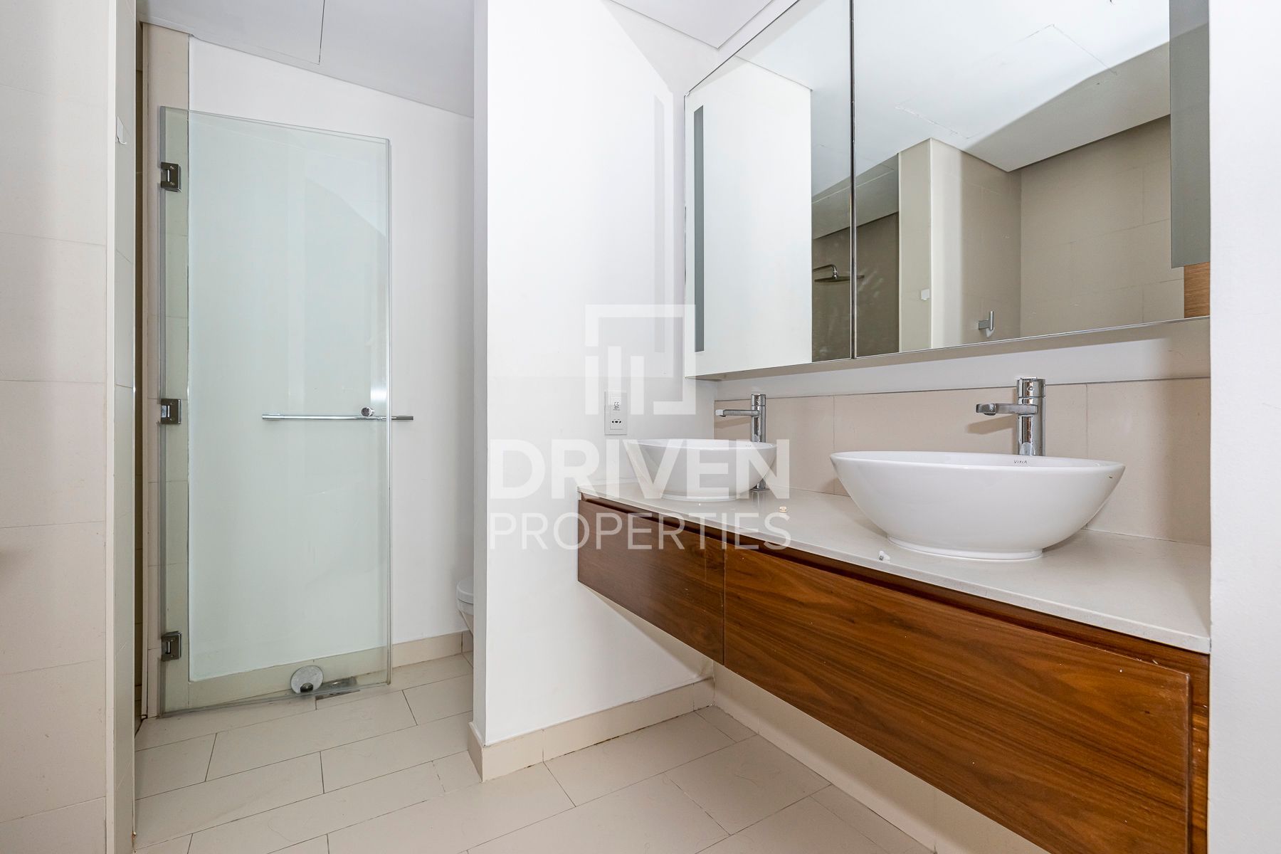 Spacious and Bright Apartment Ready to Move in