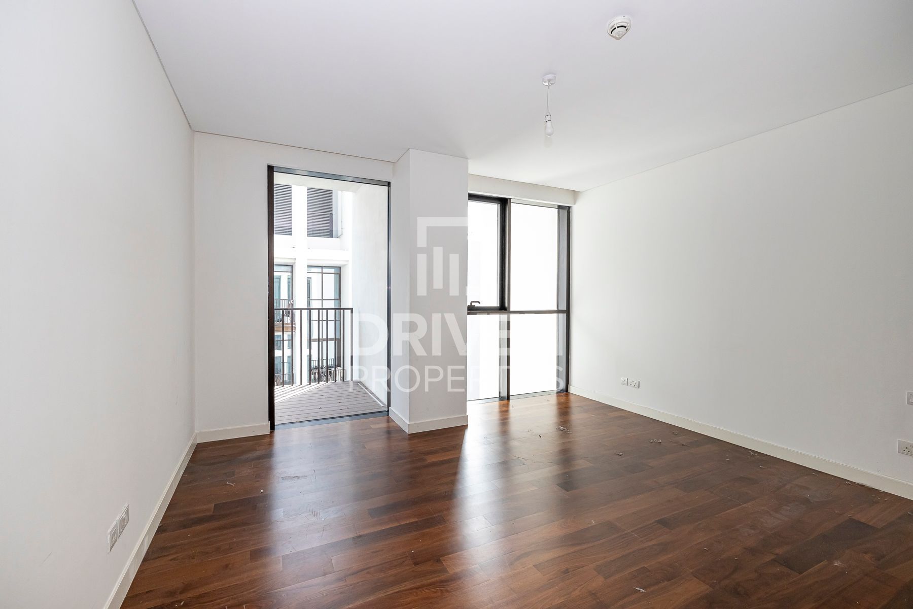Spacious and Bright Apartment Ready to Move in