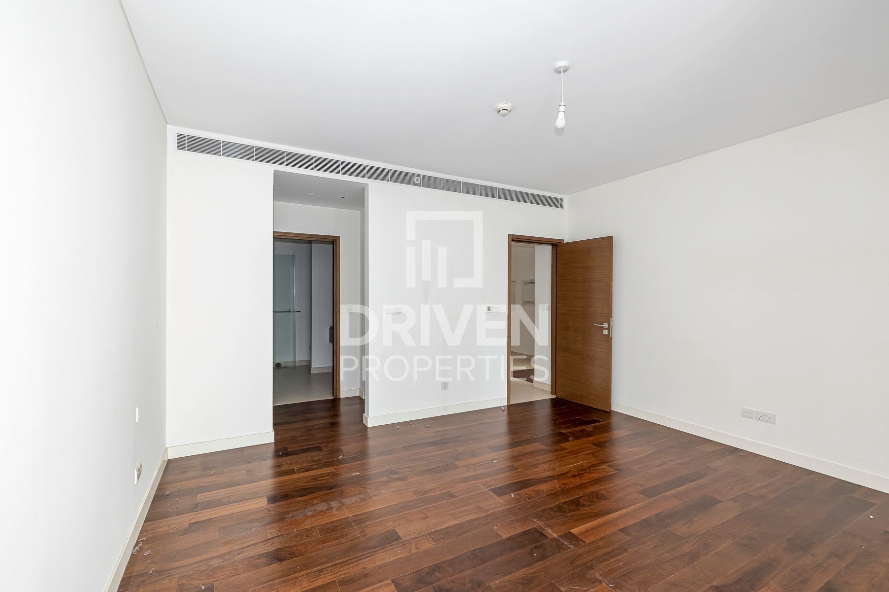 Spacious and Bright Apartment Ready to Move in