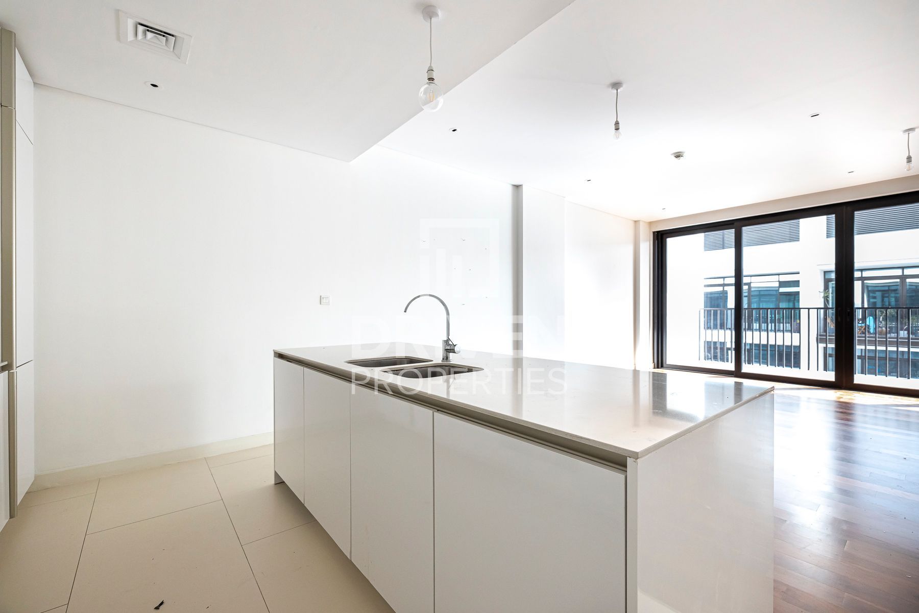 Spacious and Bright Apartment Ready to Move in