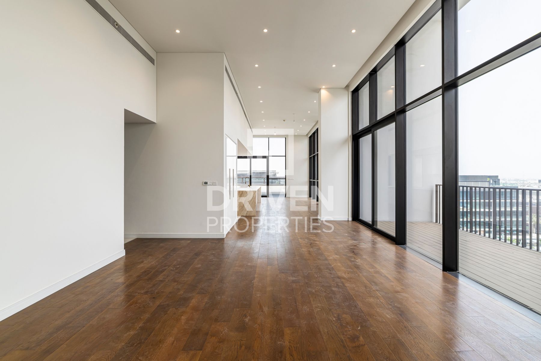 Luxurious Penthouse Vacant with Maid Room