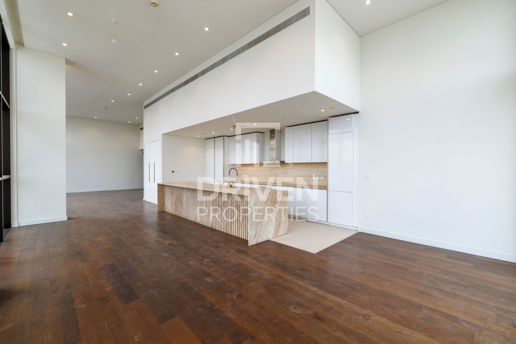 Luxurious Penthouse Vacant with Maid Room